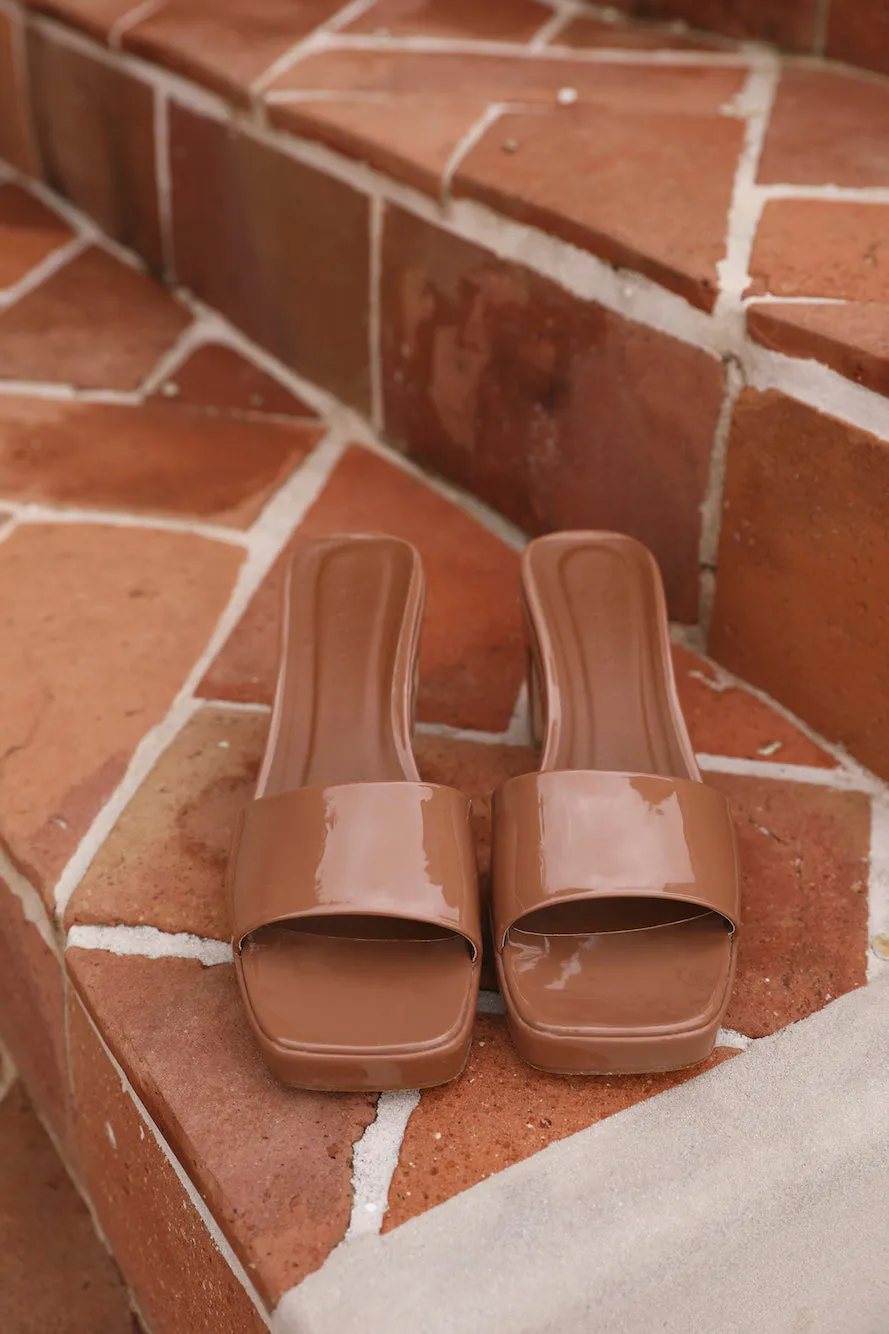 BILLINI Indya Mules Toffee Patent